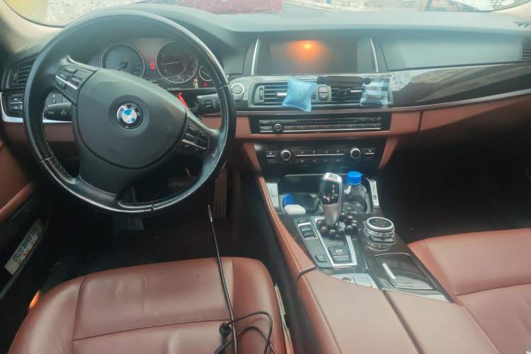 Used BMW 5 Series 2014 525Li Leading Model Center Console