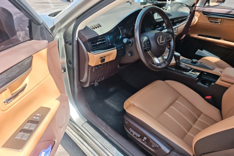 Used Lexus ES 2017 300h Mark Levinson Comfort Edition
