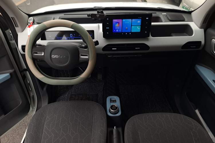 Used Geely Galaxy Panda 2024 Panda Mini 200km Endurance Bear Center Console