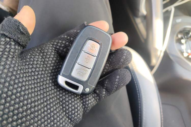 Used Hyundai Veloster 2015 1.6T Automatic Luxury Edition Vehicle Key