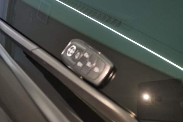 Used Toyota Sienna 2024 2.5L Hybrid Four-Wheel Drive Prestige Edition