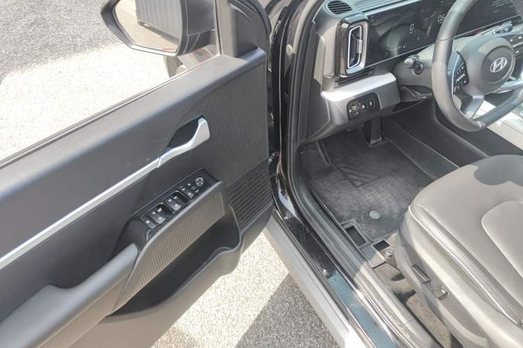 Used Hyundai ix35 2023 Musso 2.0L Deluxe Edition DLX Driver Seat