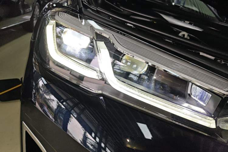Used BMW 5 Series 2023 530Li Leading Edition Luxury Package Right Front Headlight