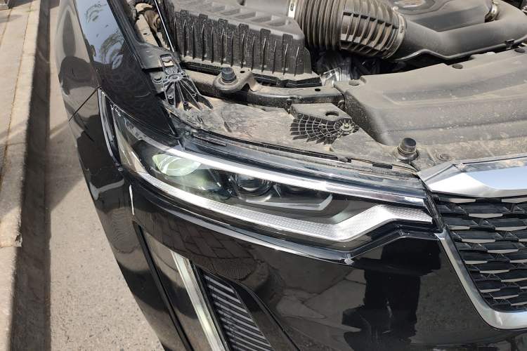 Used Cadillac XT6 2025 2.0T Six-Seater Four-Wheel-Drive Luxury Executive Classic Edition Right Front Headlight