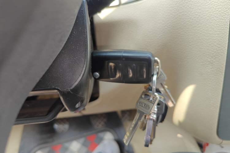 Used Volkswagen Bora 2011 1.6L Manual Fashion Edition Vehicle Key