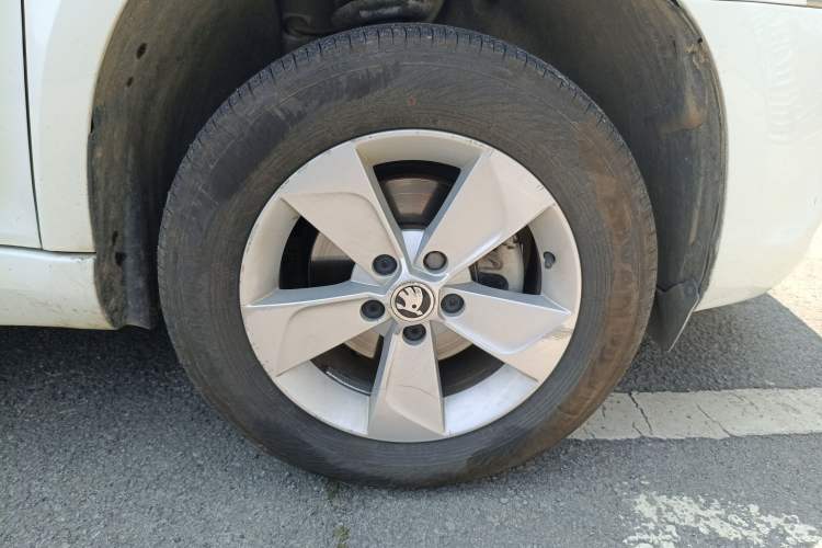 Used Skoda Yeti 2016 1.4TSI DSG Advanced Edition Right Front Wheel Hub