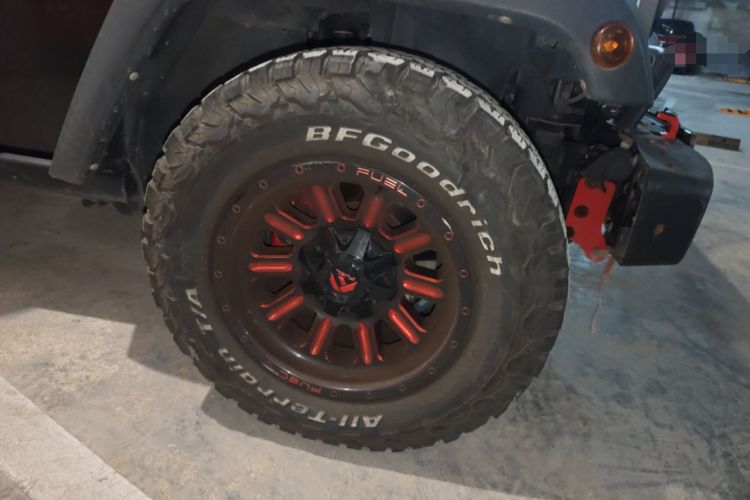 Used Jeep Wrangler 2017 3.6L Rubicon Four-Door Comfort Edition Right Front Wheel Hub