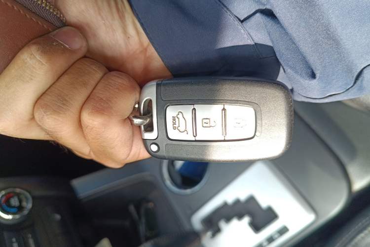 Used Kia Sorento 2012 2.4L Gasoline Luxury Edition