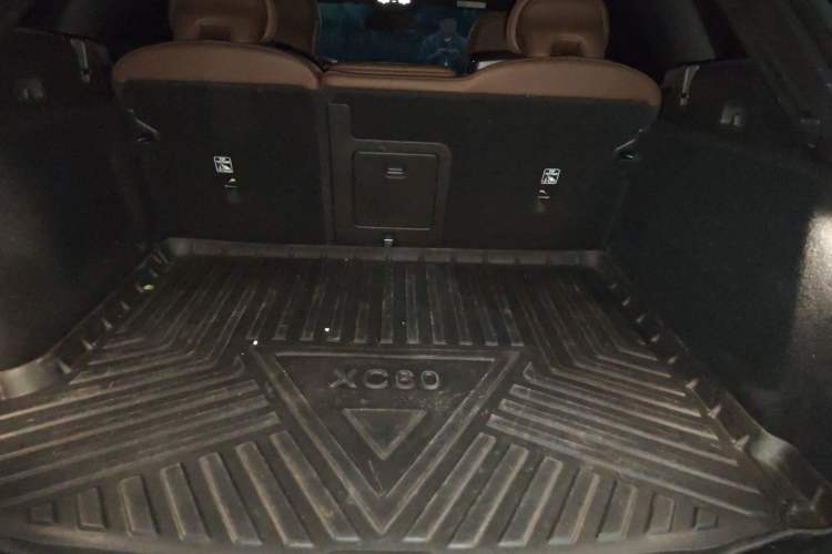 Used Volvo XC60 2024 B5 4x4 Smart Luxury Edition Trunk