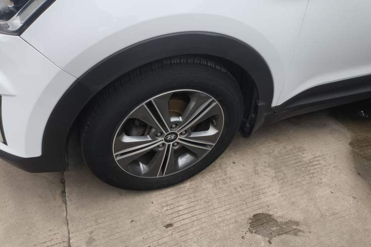 Used Hyundai ix25 2015 1.6L Automatic Two-Wheel-Drive Deluxe DLX Model