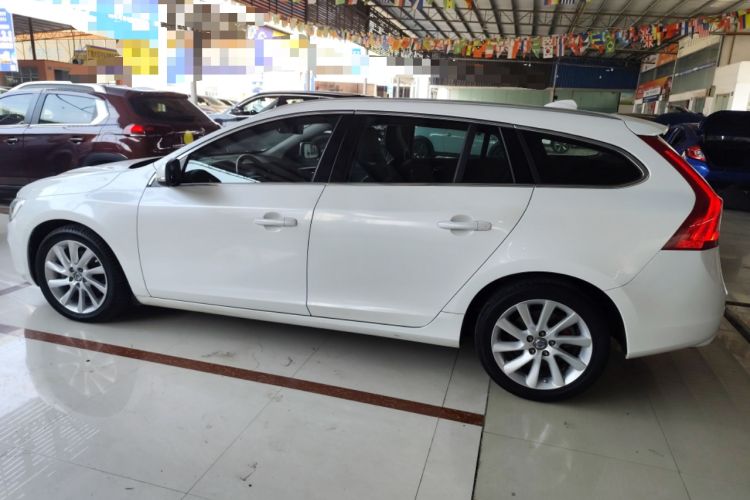 Used Volvo V60 2015 T5 Zhiyi Edition
