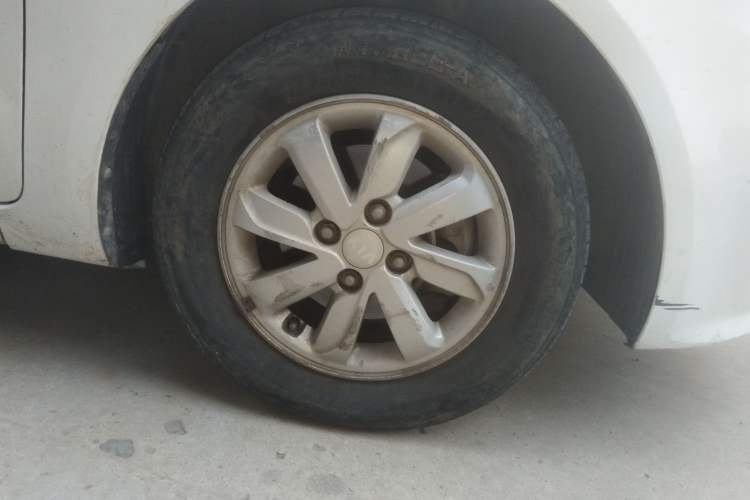 Used Kia K2 2015 Sedan 1.4L MT GLS Right Front Wheel Hub