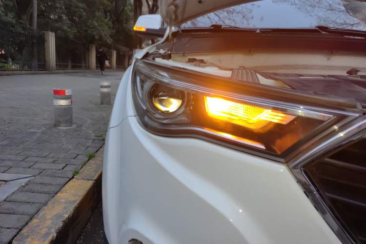 Used Bestune X40 2017 1.6L Automatic Luxury Model Right Front Headlight