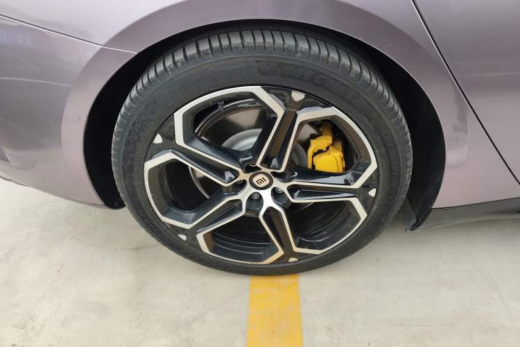 Used Xiaomi Auto SU7 2024 Four-Wheel Drive Ultra-Long Range Advanced Intelligent Driving Max Edition
