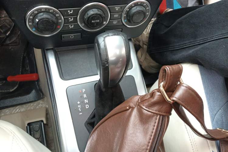 Used Land Rover Freelander 2 2014 2.2T SD4 SE Diesel Edition Gear Lever