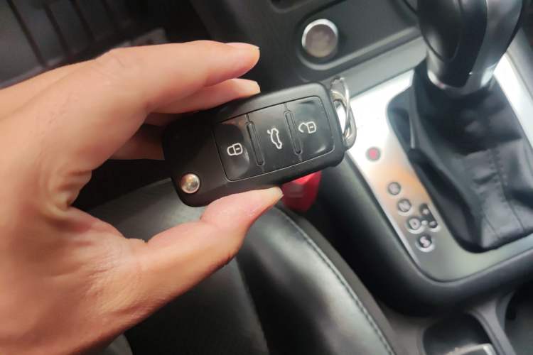 Used Volkswagen Tiguan 2015 1.8TSI Automatic All-Wheel-Drive Luxury Model Vehicle Key