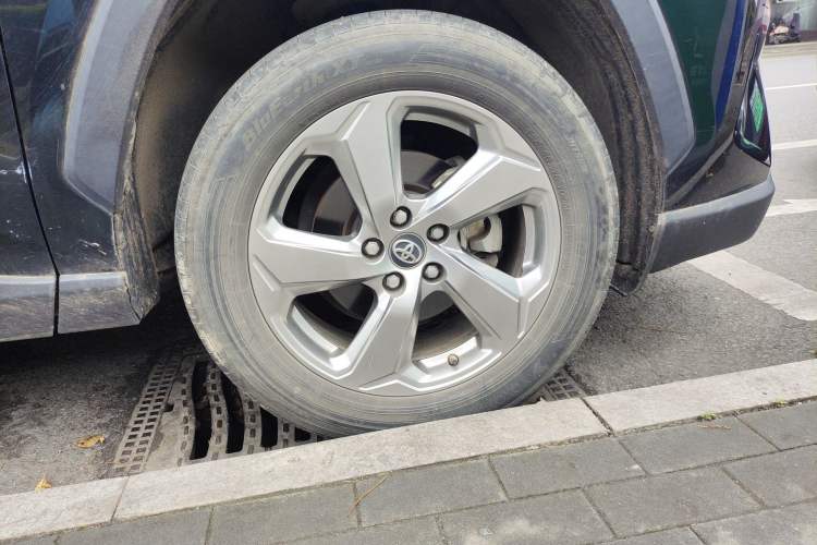 Used Toyota RAV4 2022 2.0L CVT Two-Wheel Drive Fashion Plus Edition Right Front Wheel Hub