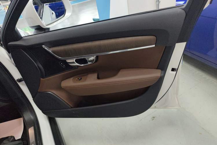 Used Volvo V90 2022 Cross Country B5 AWD Smart Range Edition
