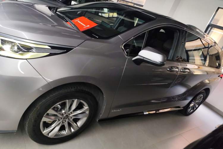 Used Toyota Sienna 2021 2.5L Hybrid Platinum Edition