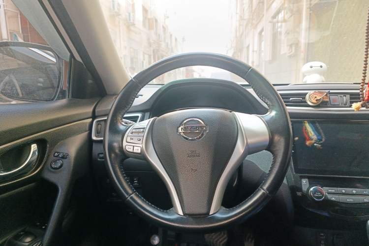 Used Nissan X-Trail 2016 2.5L CVT Sport Edition 4WD Steering Wheel