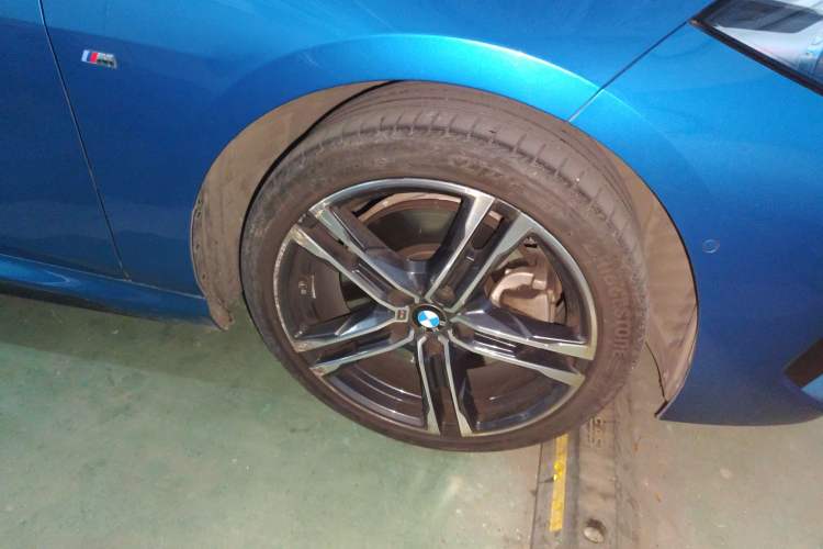Used BMW 2 Series 2023 225i Four-Door Coupe M Sport Package Right Front Wheel Hub