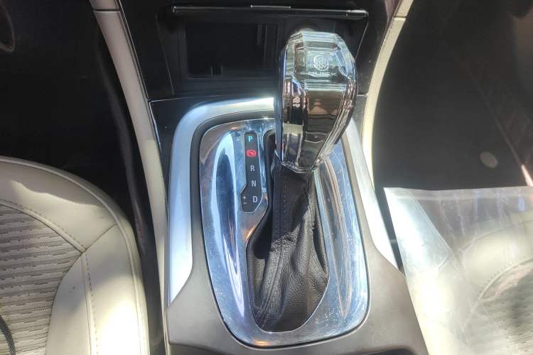 Used Buick Regal 2014 2.0L Leading Fashion Edition Gear Lever