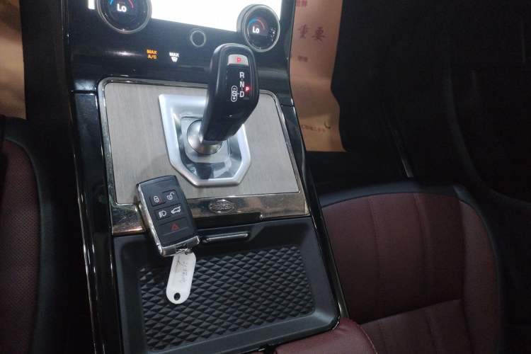 Used Land Rover Range Evoque 2021 Range Rover L 249 PS R-Dynamic SE Luxury Edition Gear Lever