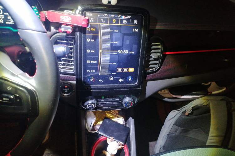 Used Chery QQ Little Ant 2022 Sweet Pink Edition Half-Sugar Version Lithium Iron Phosphate 30 kW 301 km Audio And AC Panel