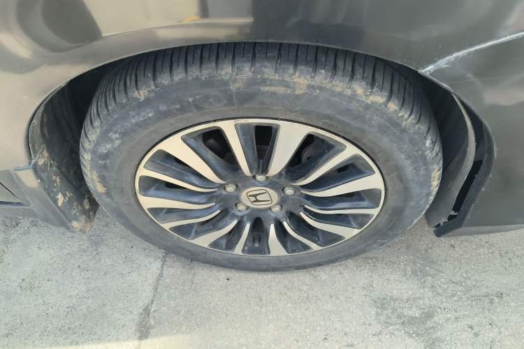 Used Honda Crider 2013 1.8L automatic luxury edition Right Front Wheel Hub