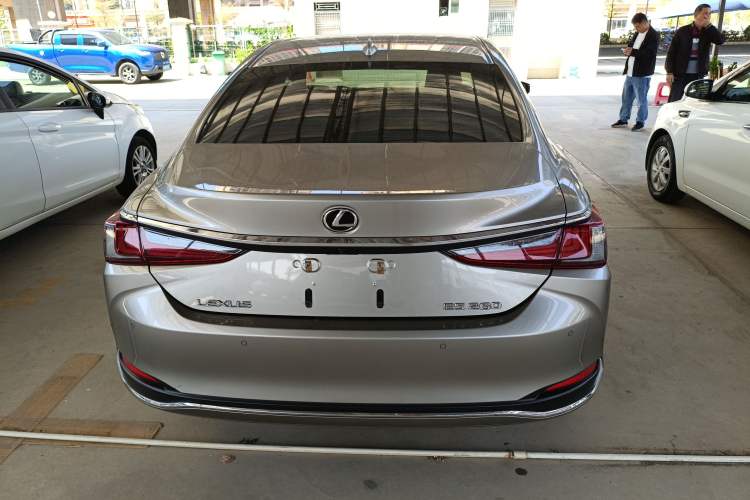 Used Lexus ES 2021 200 Excellence Edition
