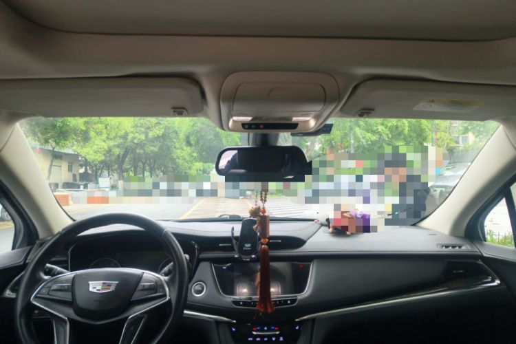 Used Cadillac XT5 2018 25T Luxury Model Headliner