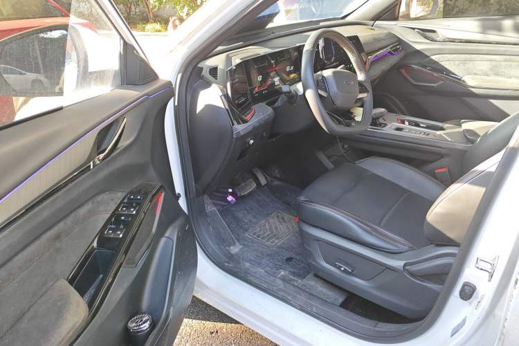 Used CHANGAN OSHAN X5 PLUS 2023 Revised Version 1.5T DCT Navigation Edition
