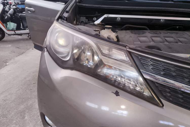 Used Toyota RAV4 2015 2.0L CVT Two-Wheel Drive Fashion Edition Right Front Headlight