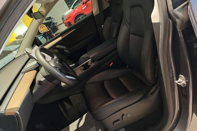 Used Tesla Model Y 2022 Long-Range All-Wheel-Drive Version