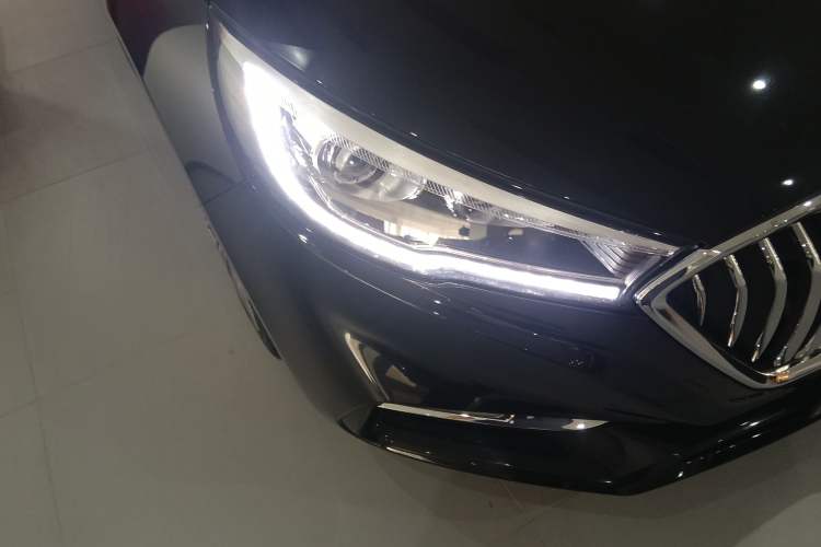 Used Hongqi H5 2022 Classic Model Facelift 1.8T Automatic Smart Connect Flagship Edition Exterior 3