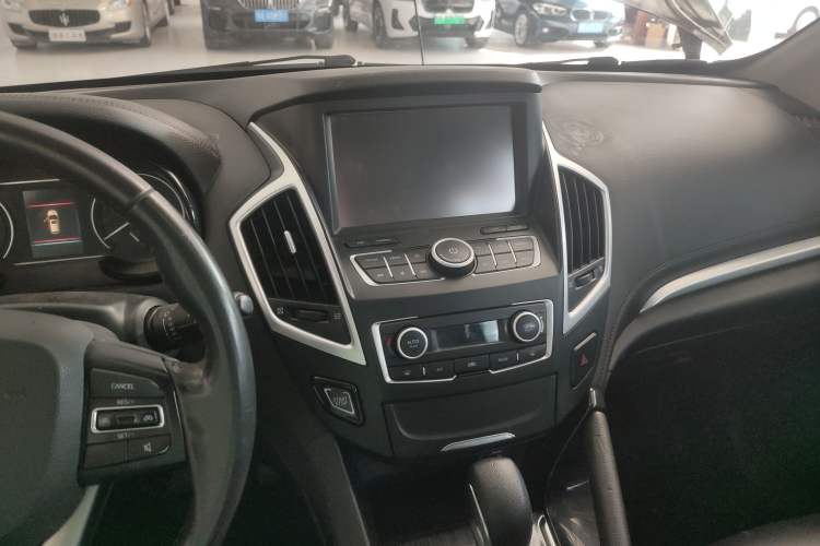 Used Dongfeng Aeolus AX7 2016 2.0L Automatic Zhiyi Trim