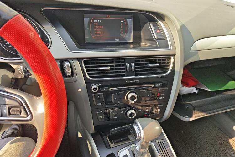 Used Audi A4L 2013 35 TFSI Automatic Standard Model Audio And AC Panel