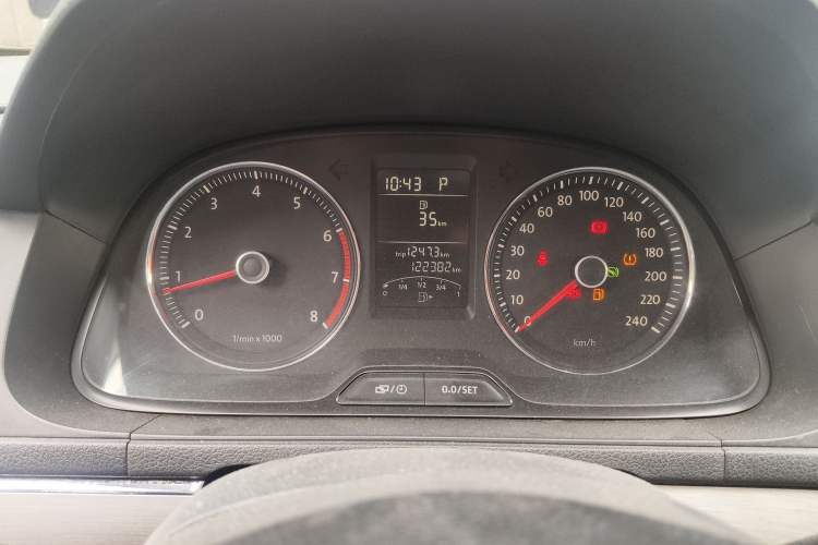 Used Volkswagen Lavida 2013 1.4TSI DSG Comfort Edition Odometer Close Up