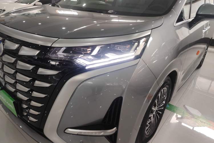 Used Denza D9 2022 DM-i 1040 Prestige Model