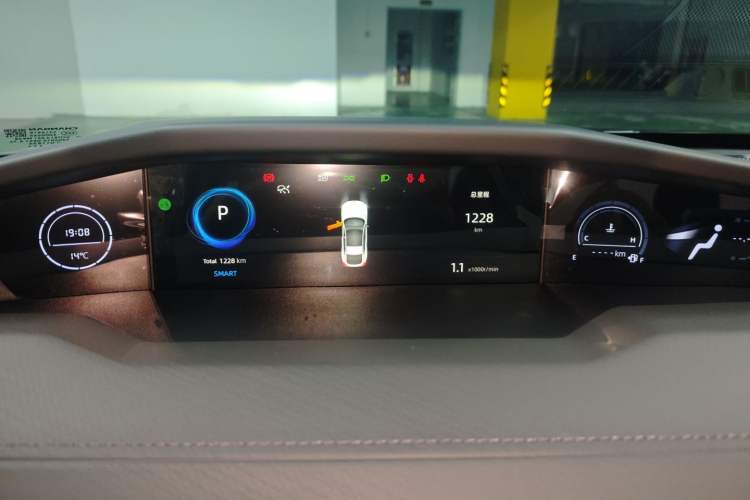 Used Changan UNI-V 2025 1.5T 500Bar Prestige Version