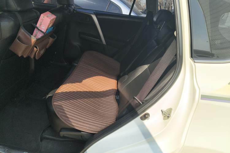 Used Toyota RAV4 2016 2.0L CVT Two-Wheel Drive Fashion Edition China V Standard