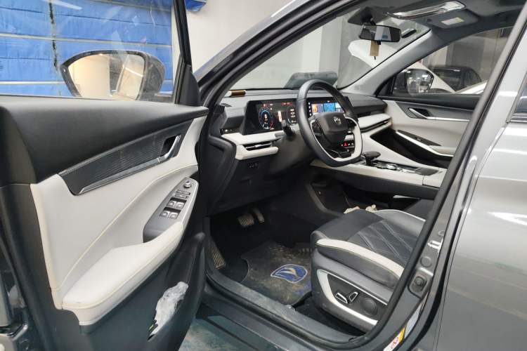 Used CHANGAN CS75 PLUS 2023 3rd Generation 1.5T Automatic Prestige Model
