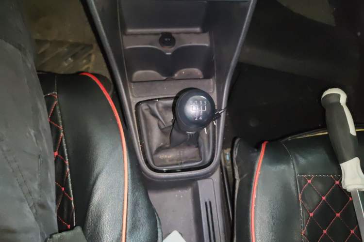 Used Volkswagen Jetta 2015 Zhuihui Edition 1.4L Manual Fashion Model Gear Lever
