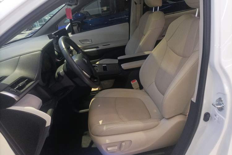 Used Toyota SIENNA 2021 2.5L Hybrid Premium Edition