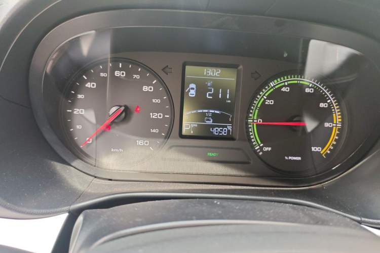 Used Roewe Clever 2022 311km QiQi BoBo Edition Odometer Close Up