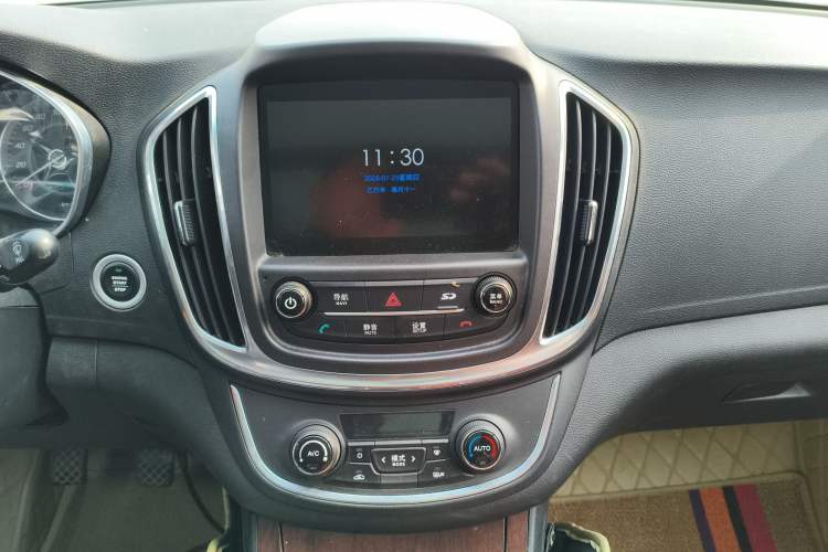 Used Baojun 560 2017 Rhythmic Edition 1.5T Manual Premium Model