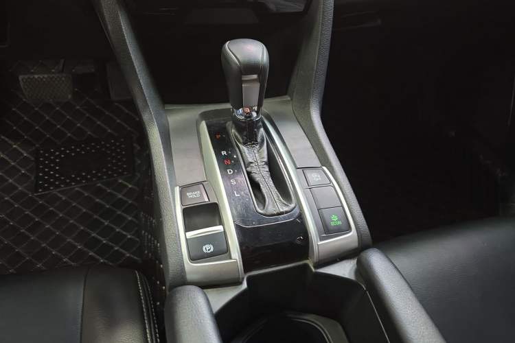 Used Honda Civic 2016 220TURBO CVT Luxury Edition Gear Lever