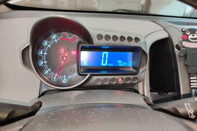 Used Chevrolet Aveo Sonic 2011 Sedan 1.4L MT SL