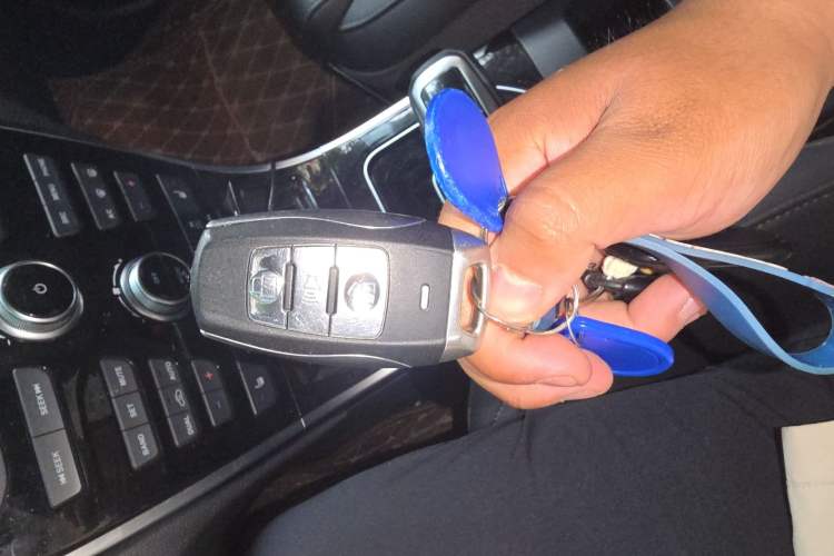 Used Haval H2 2018 Red-Label 1.5T Dual-Clutch Two-Wheel-Drive Luxury Model Vehicle Key