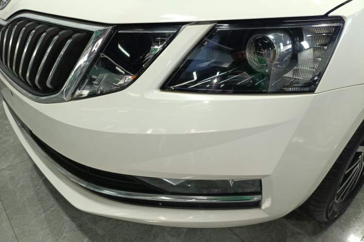 Used Skoda Octavia 2019 TSI230 DSG SmartDrive Luxury Edition China V Standard Left Front Headlight